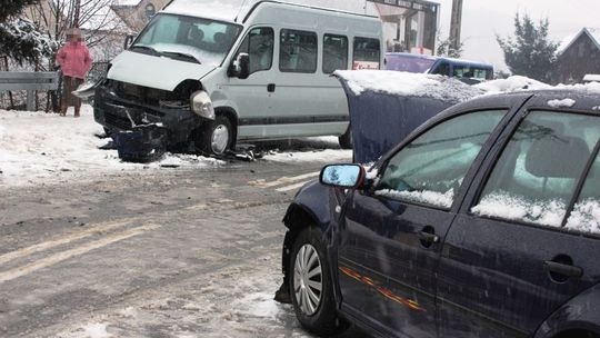 Wypadek w Bochotnicy: 9 osób trafiło do szpitala na badania (zdjęcia)