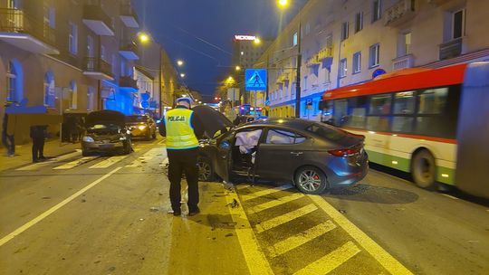 Wypadek w centrum Lublina. Dwie osoby ranne. Ulica zablokowana