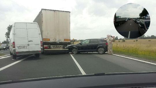 Wypadek w Ciecierzynie. Droga już odblokowana [zdjęcia]