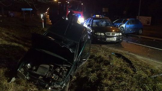 Wypadek w Ćmiłowie: Dwie osoby są ranne (zdjęcia)