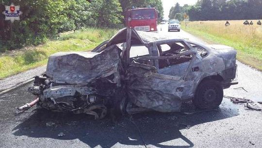 Wypadek w Horyszowie: Opel spłonął po zderzeniu z seatem. Zginęli obaj kierowcy