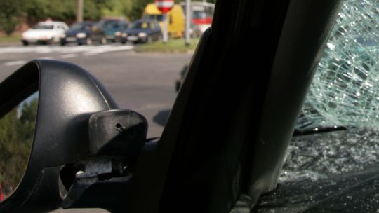 Wypadek w Hubinku. W szpitalu zmarła 17-letnia pasażerka golfa