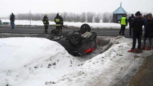 Wypadek w Krzemieniu. Dwie osoby w szpitalu