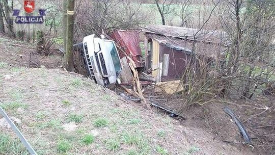 Wypadek w Łęcznej. Audi dachowało