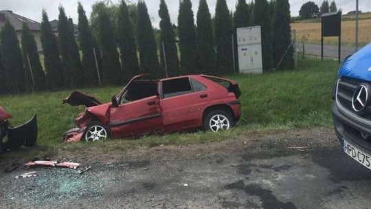 Wypadek w Lipniaku. Citroen zderzył się z peugeotem
