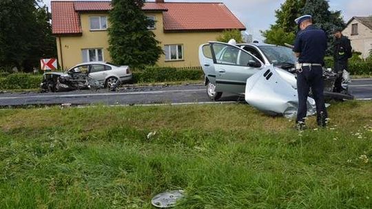 Wypadek w Lubiczynie: Zderzenie aut. Kobieta w szpitalu