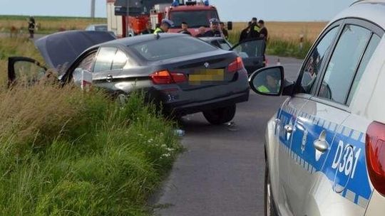 Wypadek w Mikulinie. BMW wjechało w audi