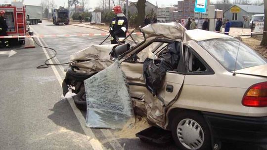 Wypadek w Moszczance na drodze Lublin - Warszawa. Dwie osoby nie żyją (zdjęcia)