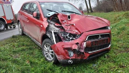 Wypadek w Obrokach. Citroen zderzył się z mitsubishi
