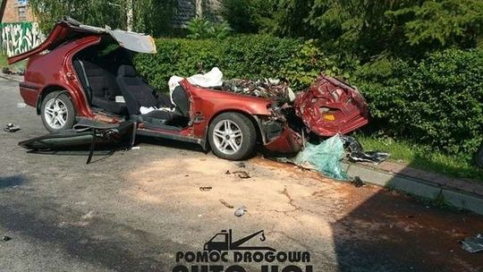 Wypadek w Piotrowicach. Honda zderzyła się z ciężarówką