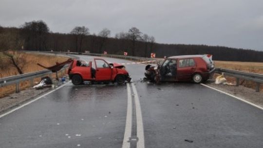 Wypadek w Podlodowie: 30-latek nie żyje, siedem osób rannych