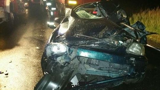 Wypadek w Polichnie. Wyprzedzał i zderzył się czołowo z dostawczakiem 