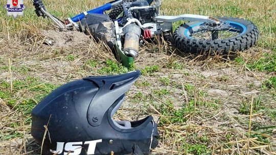 Wypadek w polu. Dwaj koledzy są poważnie ranni