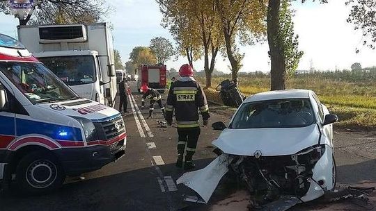 Wypadek w Radzyniu Podlaskim. Zderzenie i dachowanie