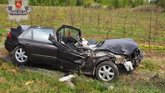 Wypadek w Rozalinie. Samochód dachował