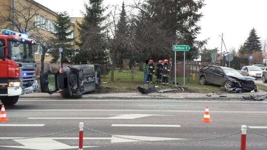 Wypadek w Strzeszkowicach. Auto przewróciło się na bok [zdjęcia]