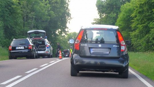 Wypadek w Suminie. Motocyklista najechał na samochód