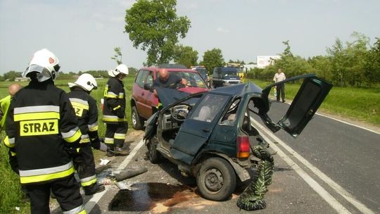 Wypadek w Tomaszowicach: Zginął 25-letni kierowca (zdjęcia)