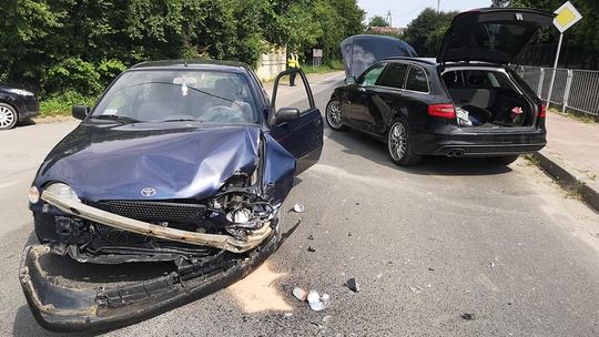 Wypadek w Wojciechowie. Dwie osoby przewiezione do szpitala