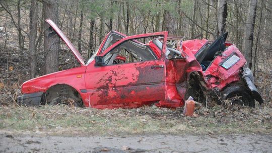 Wypadek w Woli Dereźniańskiej: Zginęła pasażerka golfa