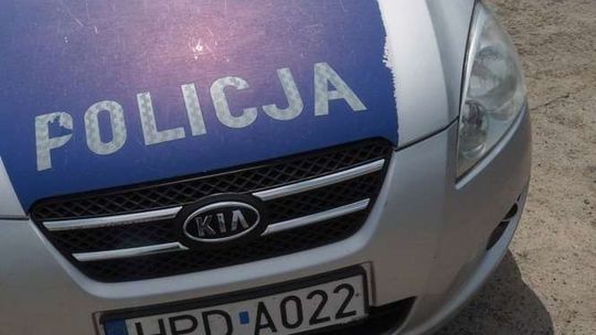 Wypadek w Żabiej Woli. Citroen uderzył w słup