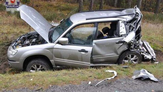 Wypadek z Woli Dużej. Mercedes uderzył w subaru