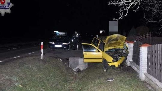 Wypadki na drogach woj. lubelskiego: Zasłabł i uderzył w ogrodzenie