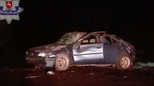 Wypadł z drogi i dachował. 19-latek jechał za szybko
