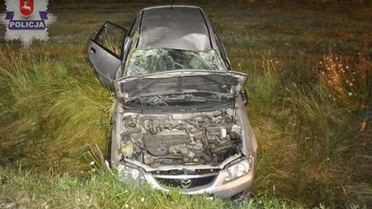 Wypadł z drogi i dachował. Trzy dziewczyny w szpitalu