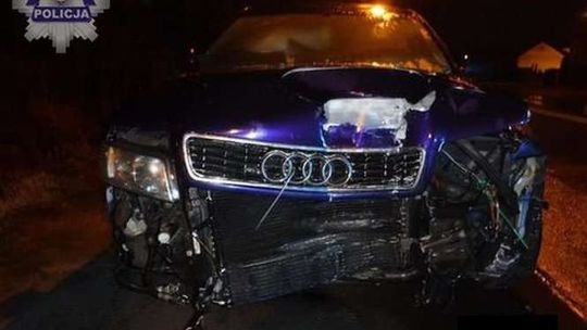 Wypadł z drogi i uderzył w latarnię. 19-latek w szpitalu