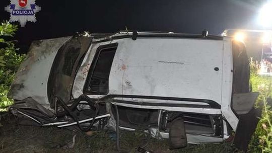 Wypadł z drogi na zakręcie. Cztery osoby w szpitalu