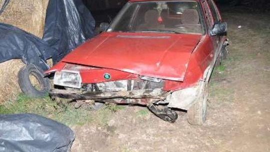 Wypił i wiózł trójkę dzieci. Skończył w rowie