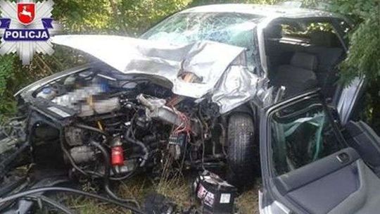 Wyprzedzał rowerzystę. Czołowo zderzył się z innym autem