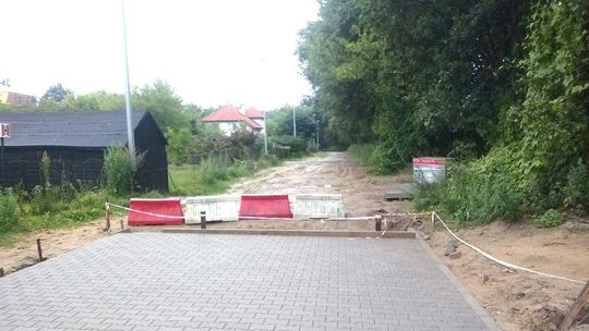 Wyremontowali pół ulicy. Na drugie pół zabrakło pieniędzy