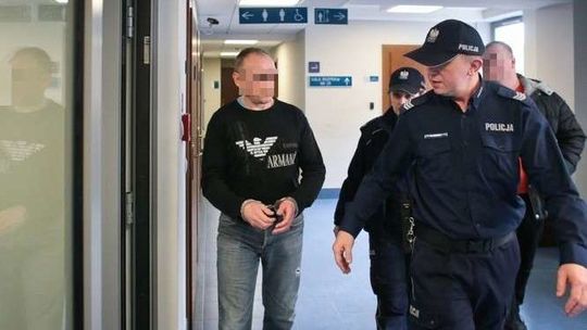 Wyrzucił kobietę z 6 piętra, skatował kolegę. Sąd skazał Piotra C. ps. "Cypis"