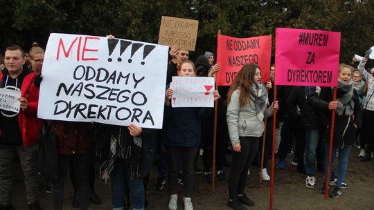 Wyrzucili dyrektora, a po protestach składają mu propozycję. "To była luźna rozmowa"