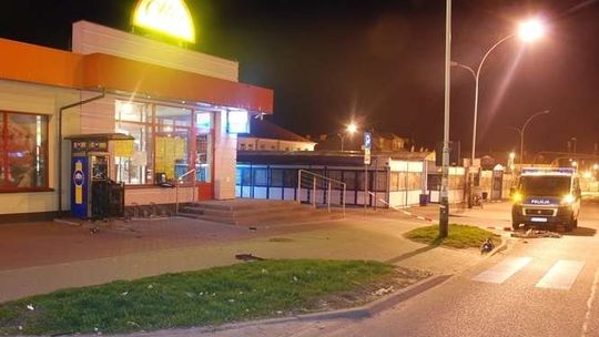 Wysadzili bankomat, w trakcie ucieczki spalili samochód (zdjęcia)