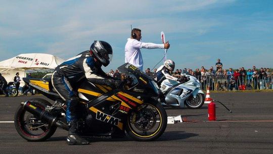 Wyścigi na 1/4 mili na Lotnisku Ułęż