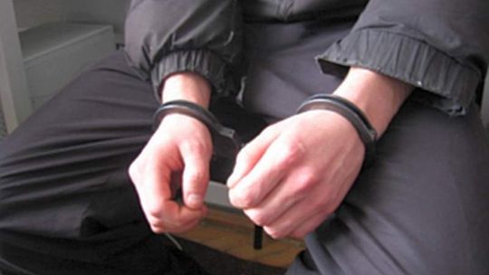 Wysiadł z auta z poderżniętym gardłem. 24-letni zabójca zatrzymany