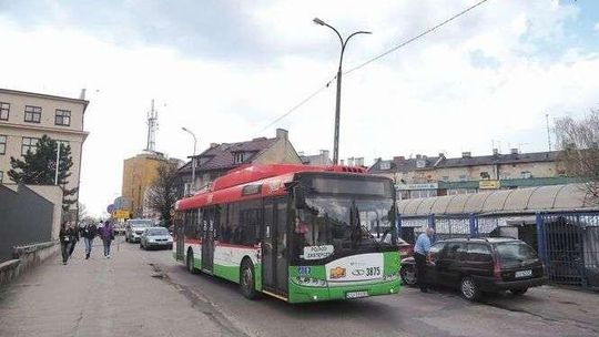 Wysiądziesz, zrobisz zakupy i zdążysz wsiąść do tego samego trolejbusu. Jak wyprostować linie?