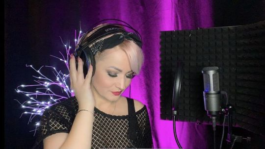 "Wysiłek połączony z zabawą zawsze daje efekty". Trenerka wokalna Agnieszka Wiechnik o pracy z dziećmi