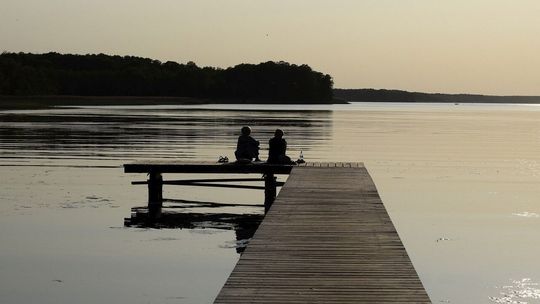 Wyskoczył z łódki, żeby dopłynąć do brzegu. Już nie wypłynął
