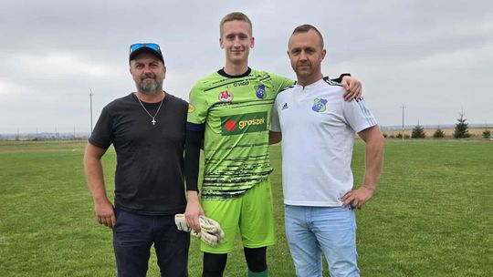 Wysokie wygrane faworytów i duża pucharowa niespodzianka w Bełżcu