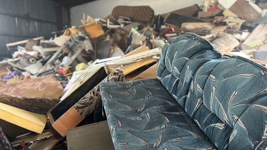 Wystaw graty pod wiatę. Przyjadą i zabiorą