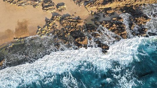 Wystawa prac Marka Skowronka przed Centrum Kultury