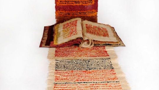 Wystawa prac z papieru czerpanego