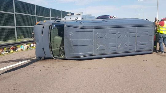 Wystrzeliła opona w busie. Droga S12 już jest przejezdna