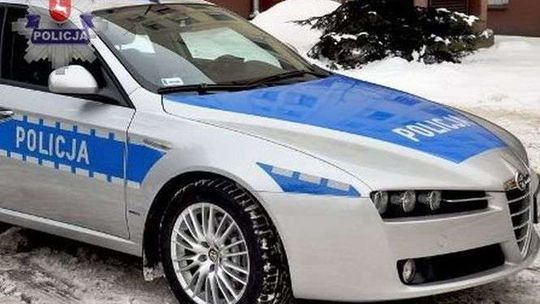 Wyszła z domu po kłótni z partnerem. Leżała bez skarpet na mrozie