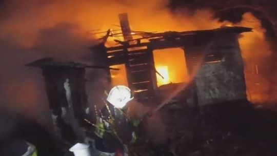 Wyszli z domu w ostatniej chwili. Budynek spłonął