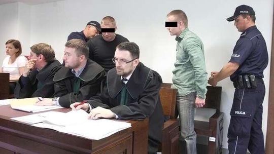 Wywieźli go, kazali pływać w lodowatej wodzie i pobili. Recydywiści usłyszeli wyrok